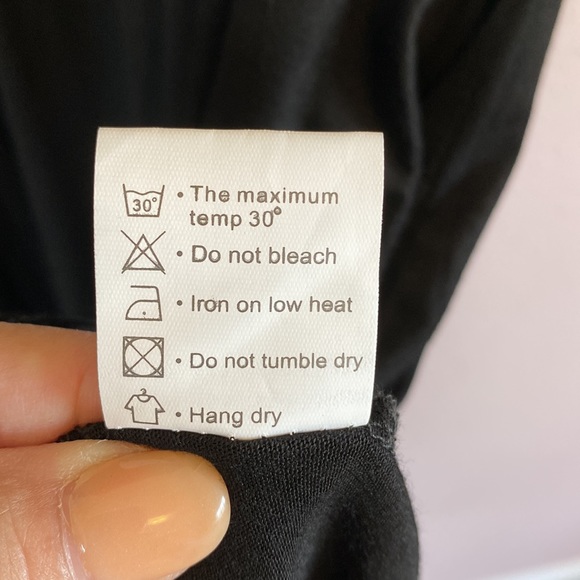 Black loose fitting short sleeve dress with pockets - Picture 5 of 8